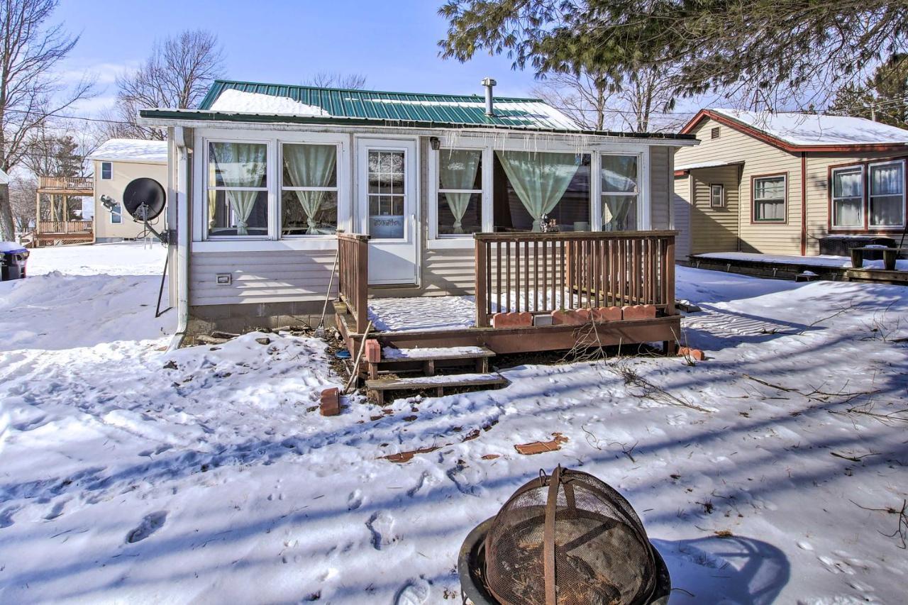 Quaint And Pet-Friendly Cabin On Shawano Lake! Екстер'єр фото