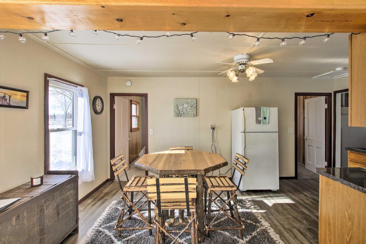 Quaint And Pet-Friendly Cabin On Shawano Lake! Екстер'єр фото