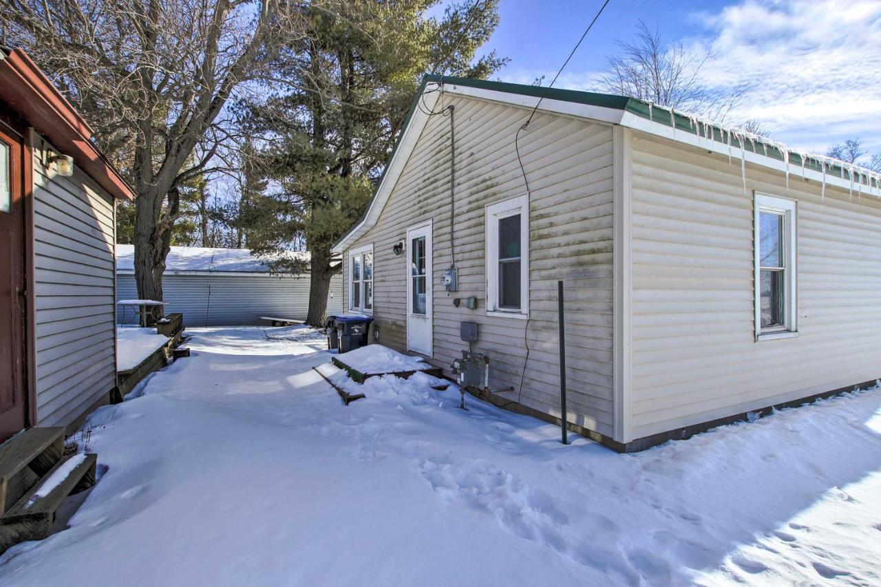 Quaint And Pet-Friendly Cabin On Shawano Lake! Екстер'єр фото